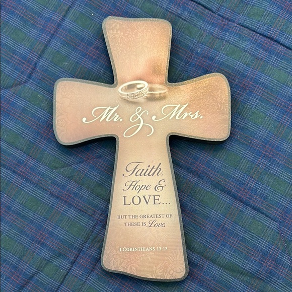 P. Graham Dunn Other - Elegant Tan Wall Cross Decor